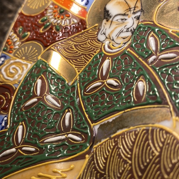 Vintage satsuma lusterware plate. Hand painted in Japan. Priced individually. - Picture 3 of 5